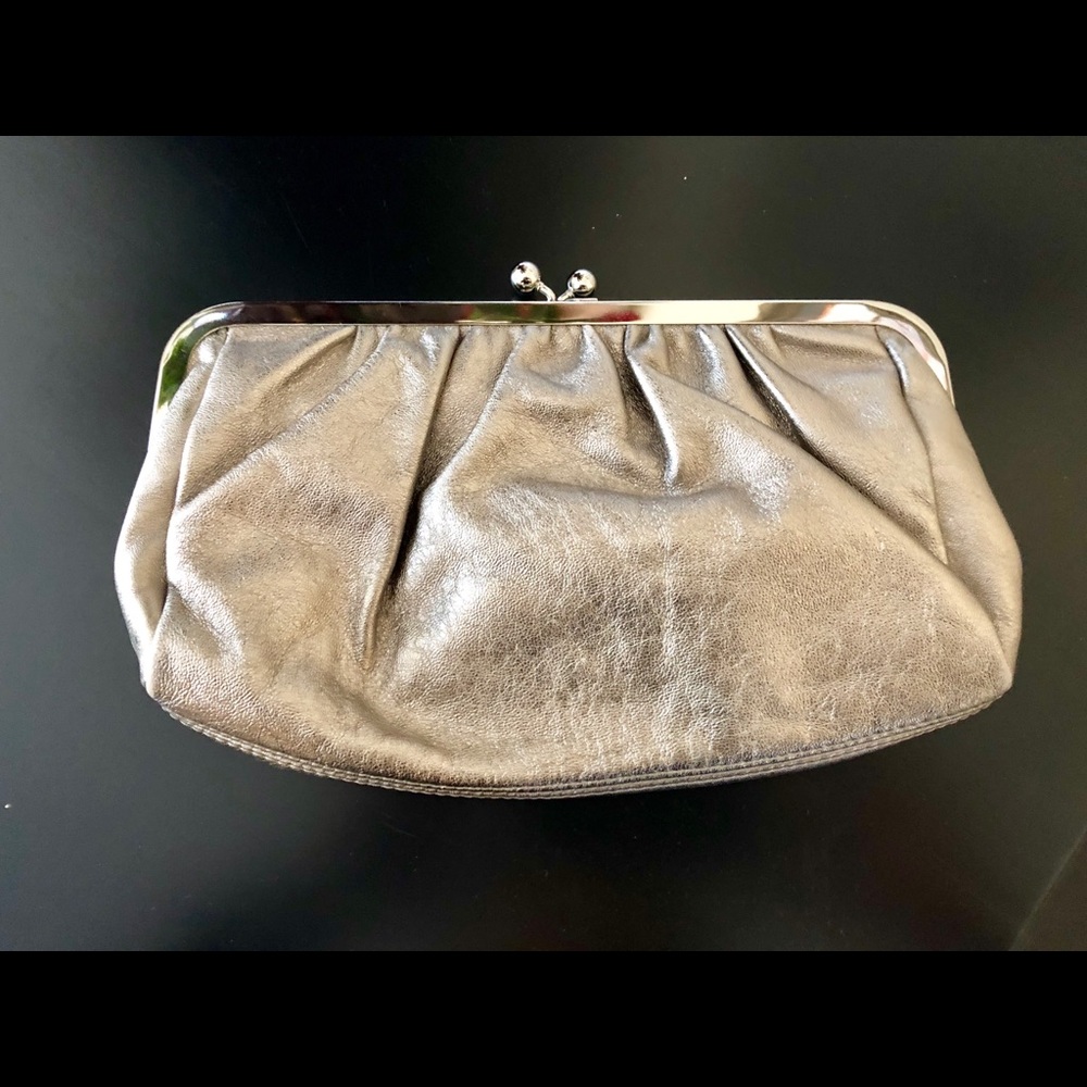 ☀️Like new! Express Slv leather clutch. Free gift!